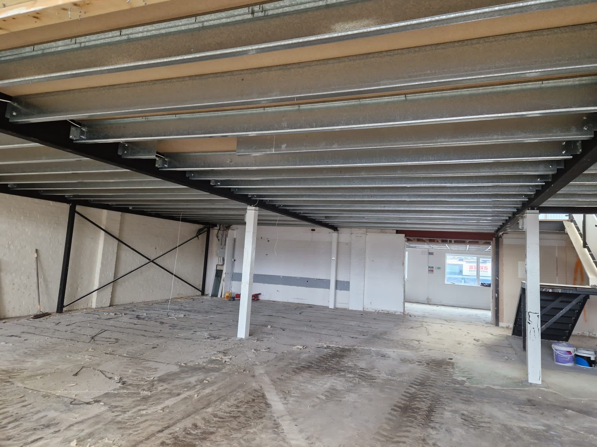  - Mezzanine Floor - Cracking Racking