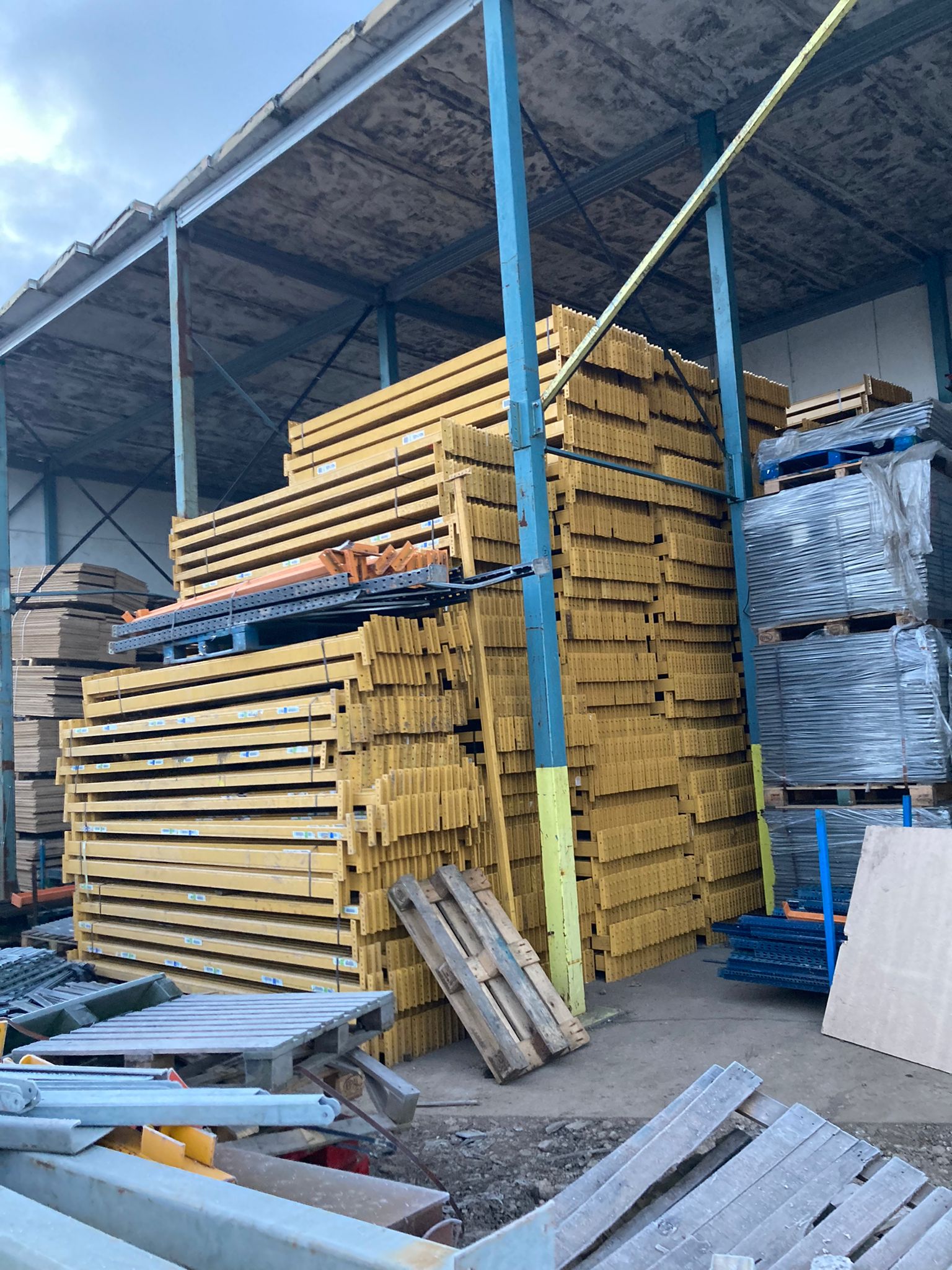 Apex Pallet Racking Beams 3400x105x50mm - 1500kgs UDL - Racking Components - Cracking Racking