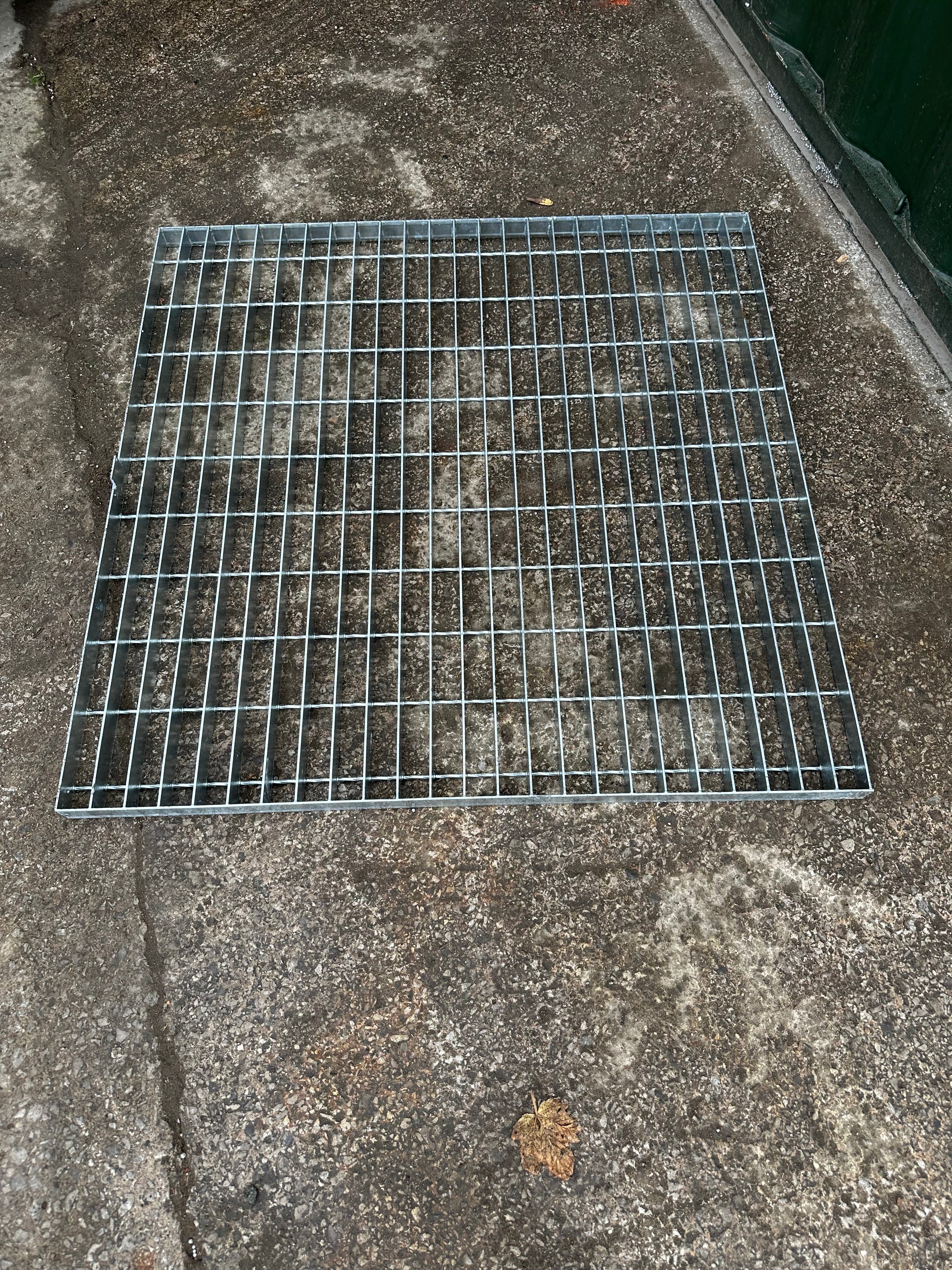 Used Galvanised Forged Walkway - 1000mm x 1000mm - Walkway - Cracking Racking