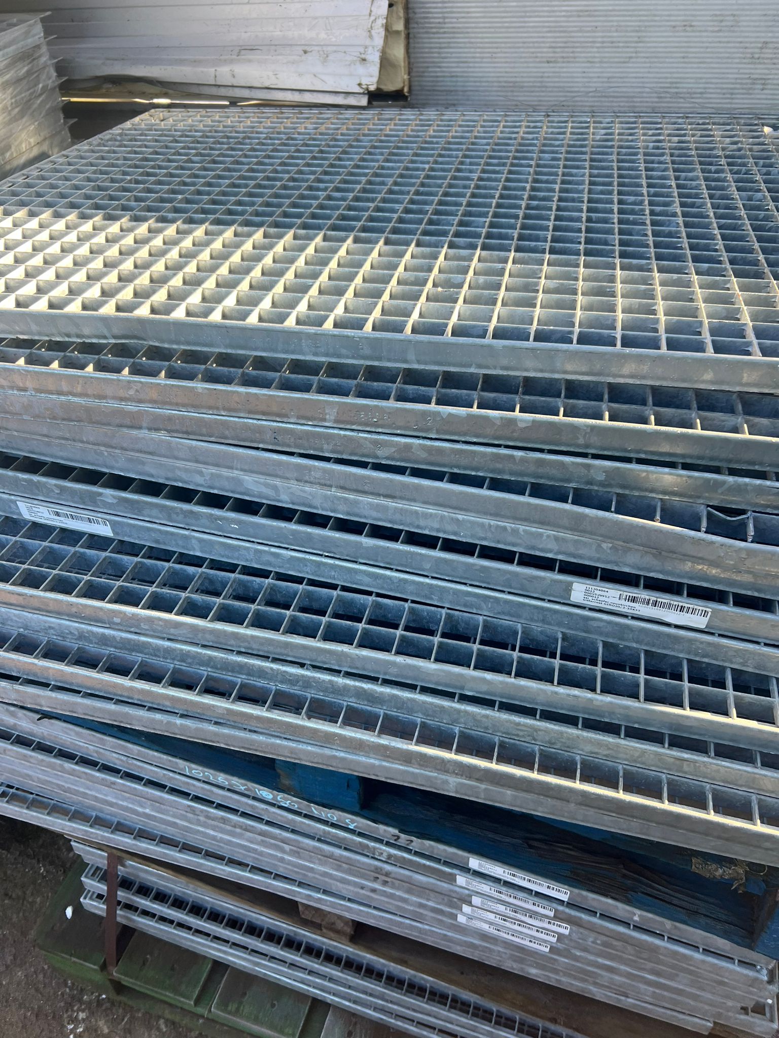 Used Forged Walkway Panels - Mixed Sizes | Industrial Flooring - Walkway - Cracking Racking