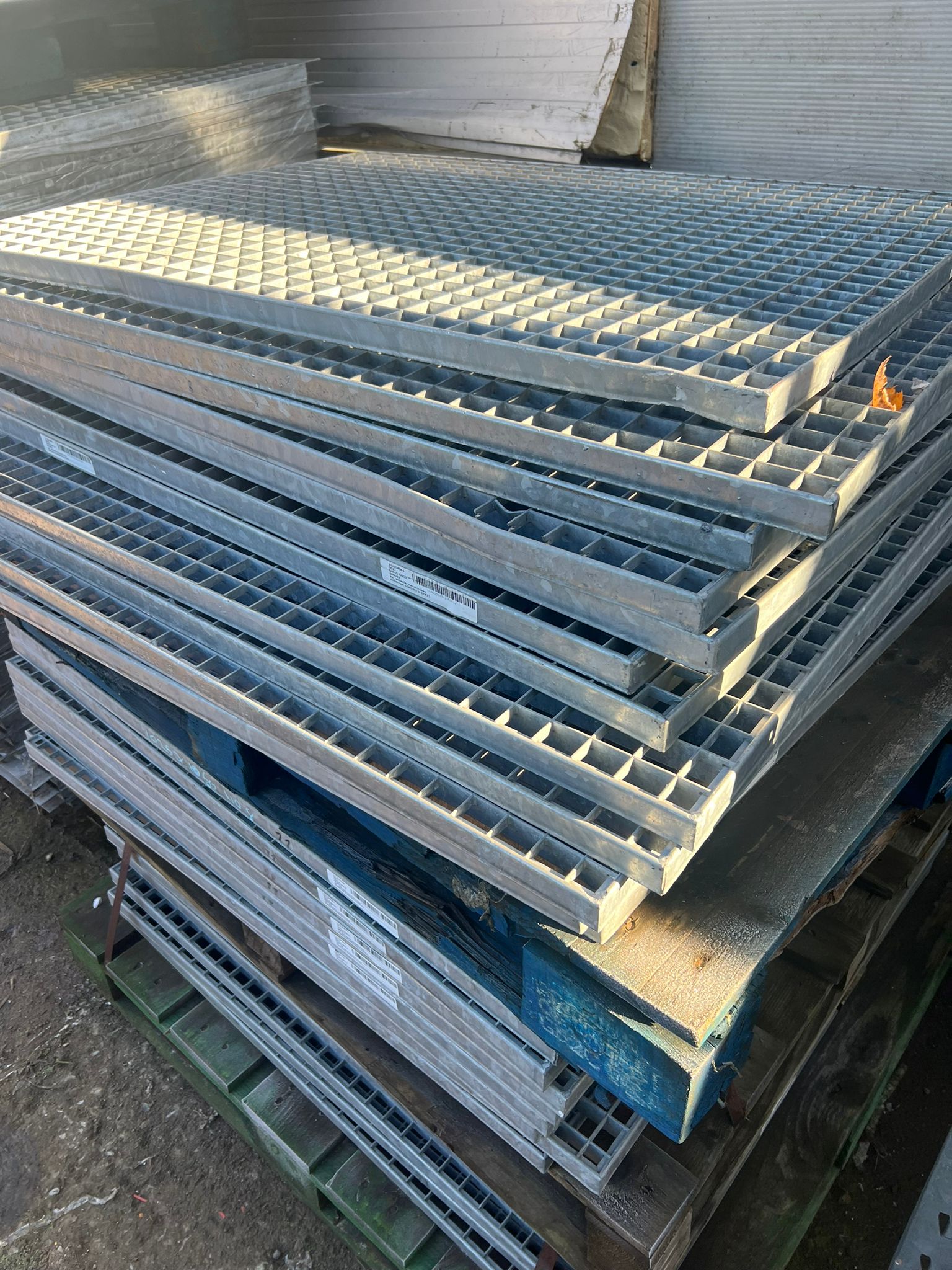 Used Forged Walkway Panels - Mixed Sizes | Industrial Flooring - Walkway - Cracking Racking